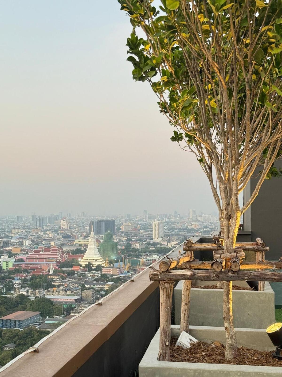 New 1-bedroom For Rent 0 Meters From Bts Wutthakat Apartment Bangkok