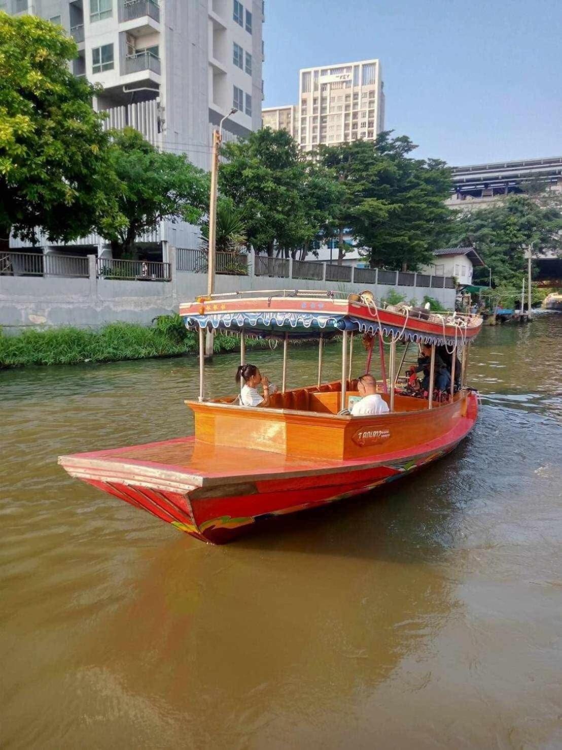 New 1-bedroom For Rent 0 Meters From Bts Wutthakat Apartment Bangkok